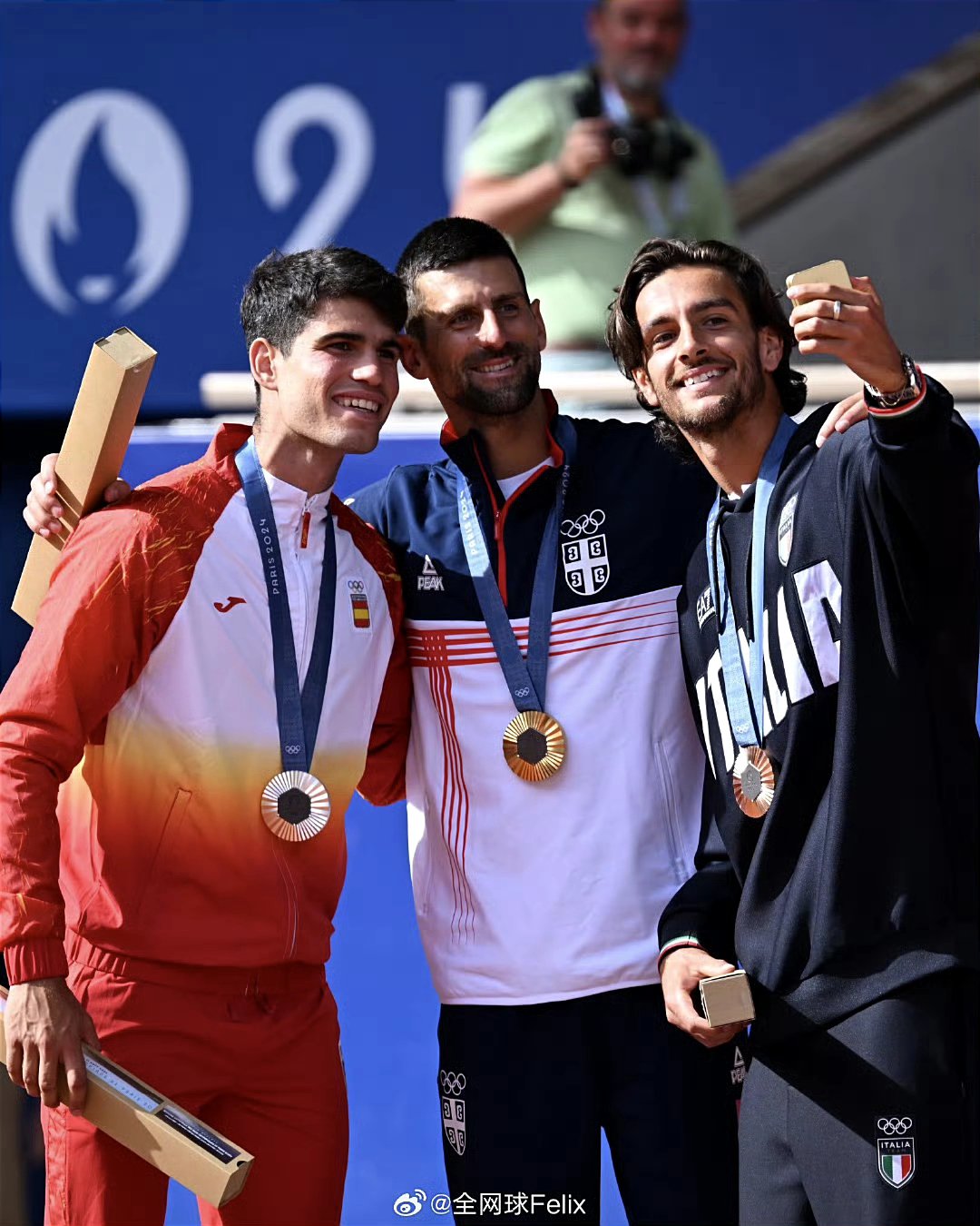 戴维斯杯横扫拉沃尔杯,德约科维奇扛起全队 戴维斯杯横扫拉沃尔杯,德约科维奇扛起全队