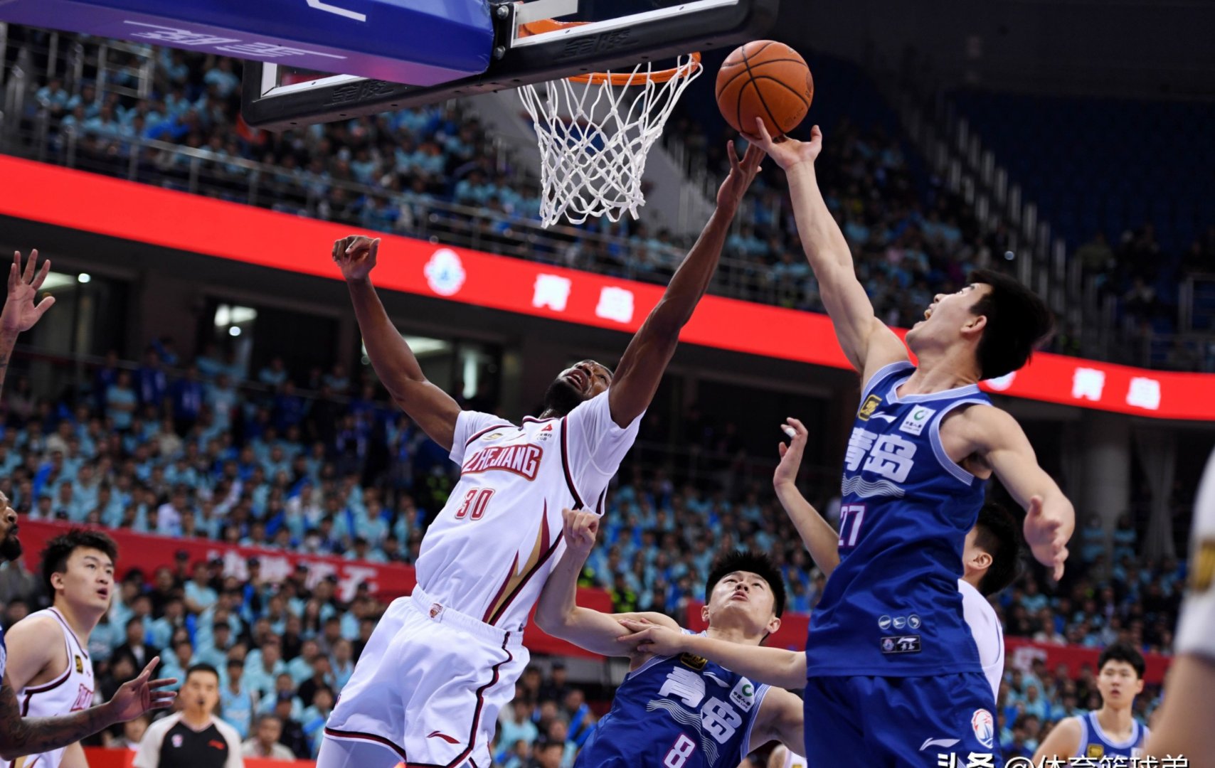 青岛队力克新疆队，布伦森扛起全队