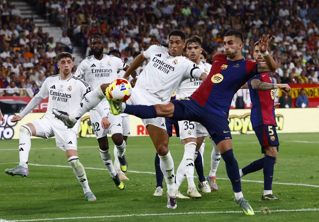 西班牙完胜罗马,卡塞米罗统治全场 西班牙完胜罗马,卡塞米罗统治全场