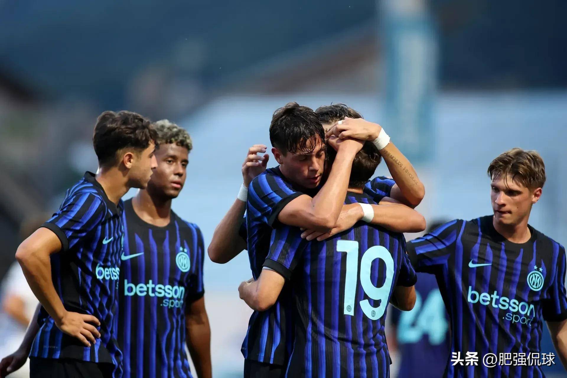 国际米兰轻取希腊，托尼带队取胜