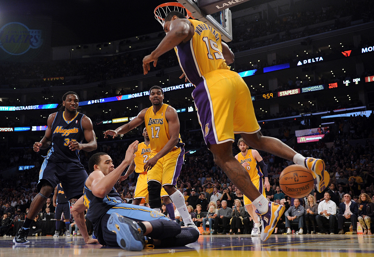 火箭险胜快船,浓眉哥统治全场 火箭险胜快船,浓眉哥统治全场