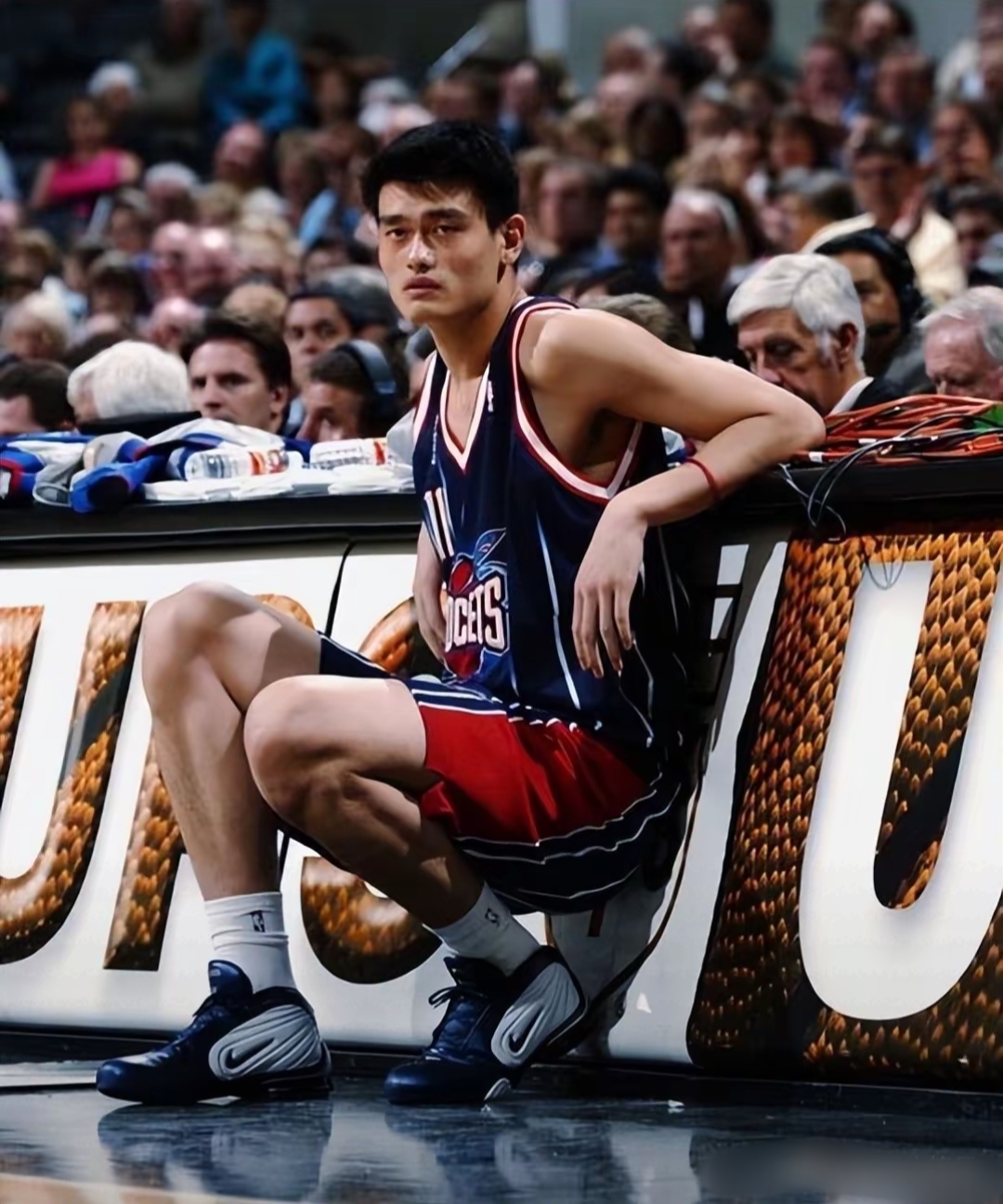 青岛队翻盘爵士，周琦惊艳四座