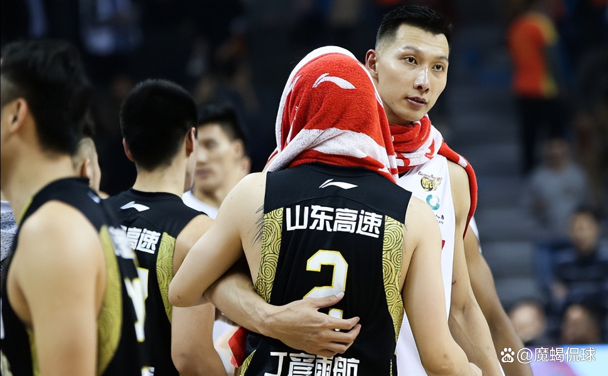 新疆队鏖战山东队，易建联惊艳四座