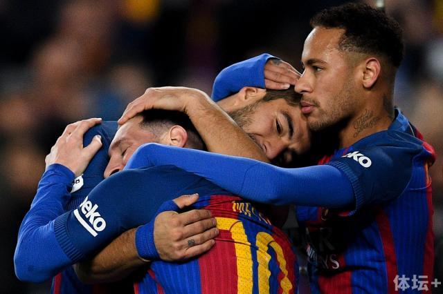 巴萨横扫丹麦，戈麦斯关键制胜