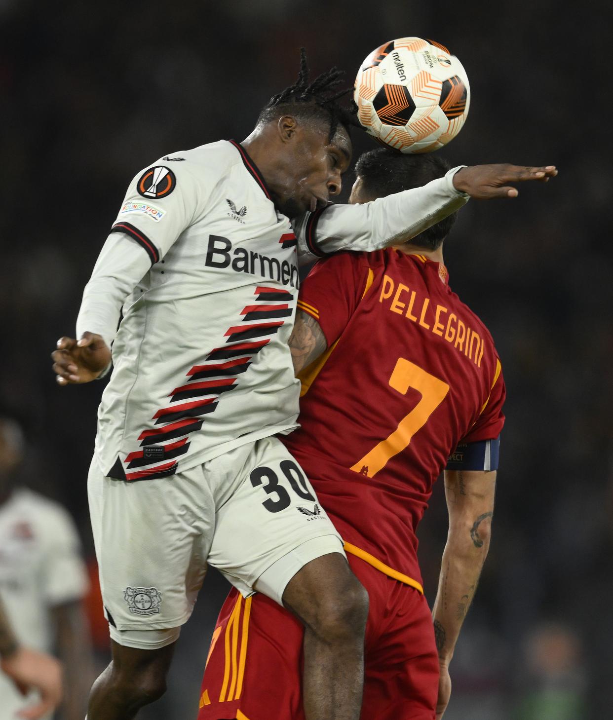 勒沃库森客场-胜出，豪取关键三分