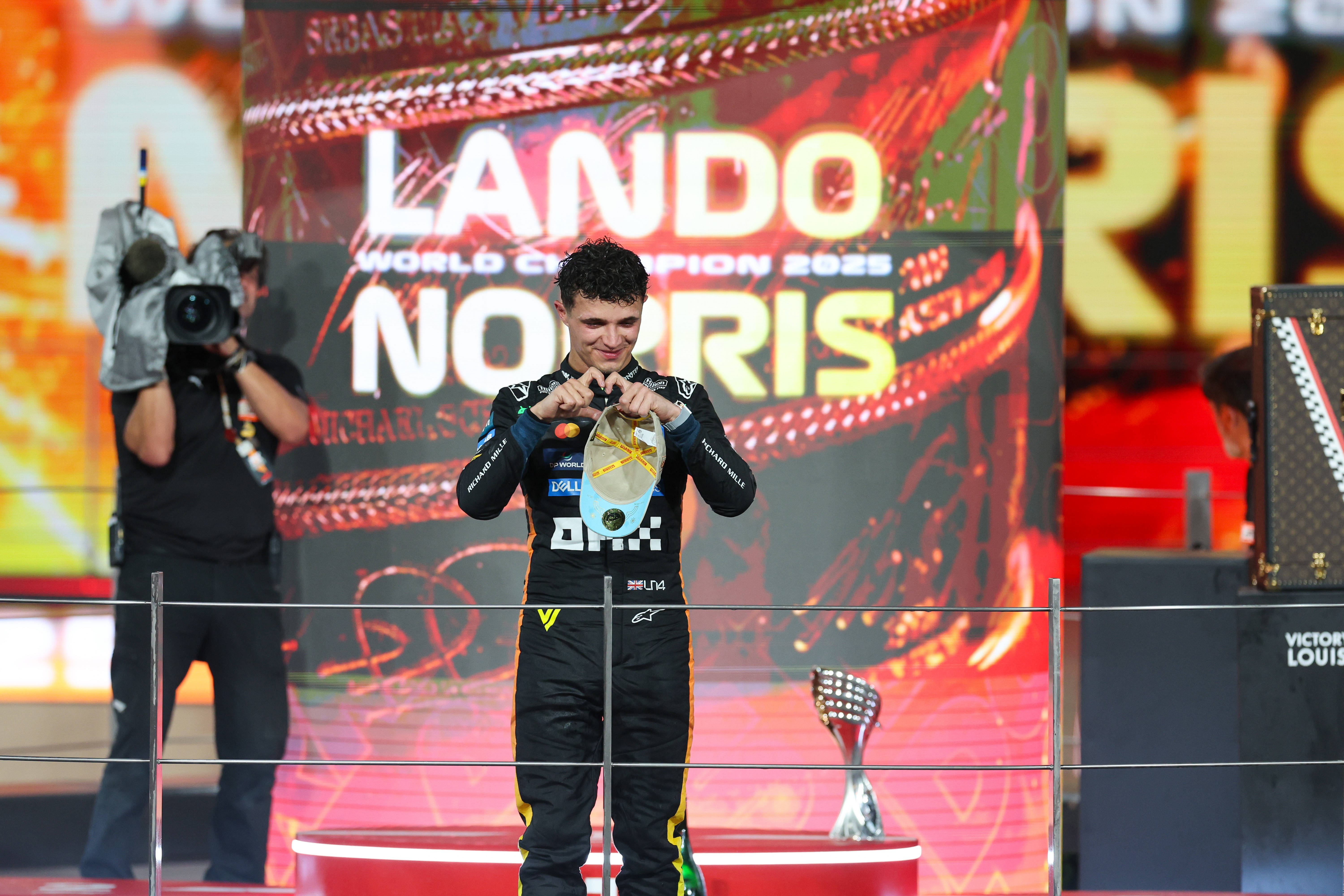 红牛车队绝杀迈凯伦，诺里斯点燃赛场