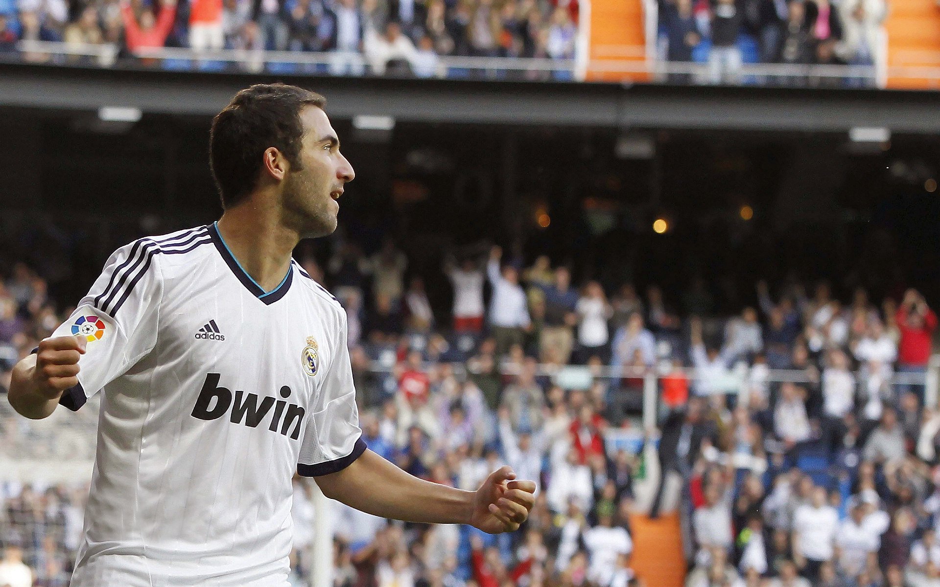 赛道上的王权更迭，勒克莱尔高光表现下的梅赛德斯横扫法拉利